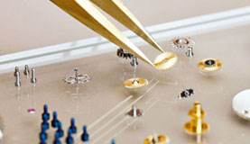 无锡爱彼指定维修门店打开表壳